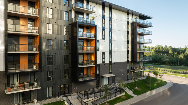 Loges-550_StephaneGroleau-1543_B Façade du Loges 550 avec balcons-terrasses – LOGES Saint-Nicolas, Lévis