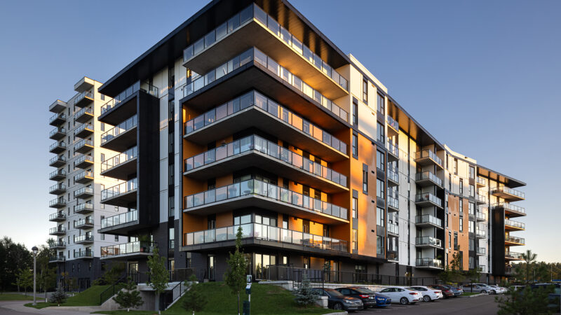 Loges-600_StephaneGroleau-2287-B Façade du Loges 600 avec balcons-terrasses – LOGES Saint-Nicolas, Lévis